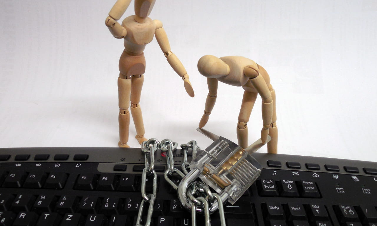 修电脑，键盘，创意